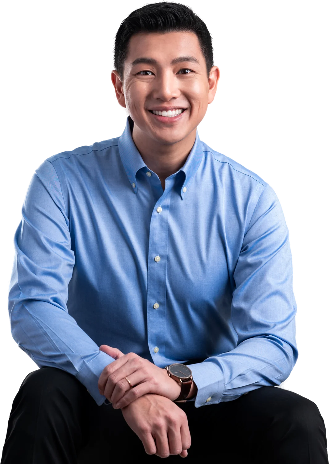Dr. Davi Wang de camisa azul, sorrindo